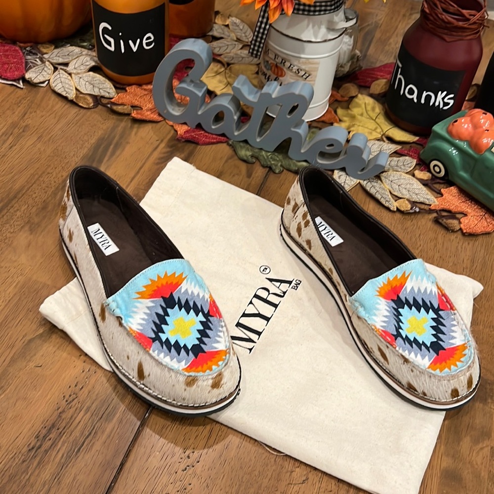 Myra like new size 10 Aztec with cowhide and canvas slide ons.